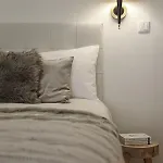 Lejlighed Chic Urban Retreat At Downtown With Balcony & Views, 5th-floor No Lift *