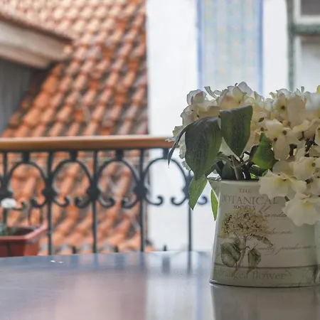 Apartment Chic Urban Retreat At Downtown With Balcony & Views, 5th-floor No Lift Lissabon