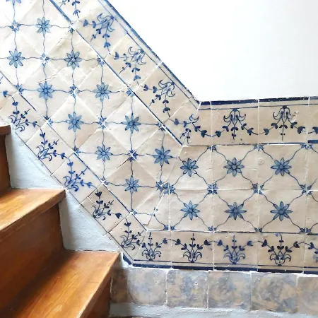 Chic Urban Retreat At Downtown With Balcony & Views, 5th-floor No Lift ליסבון