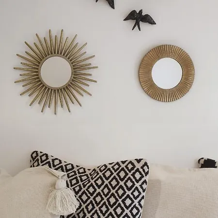 Apartamento Chic Urban Retreat At Downtown With Balcony & Views, 5th-floor No Lift *