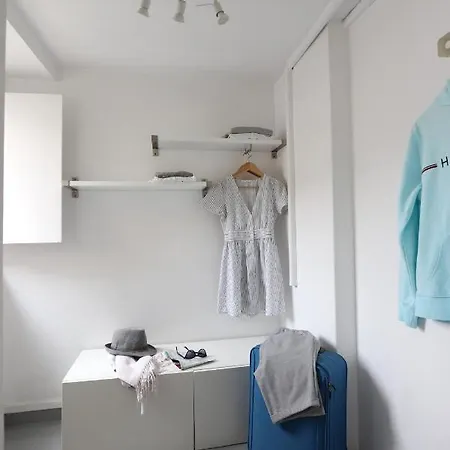 Chic Urban Retreat At Downtown With Balcony & Views, 5th-floor No Lift ליסבון