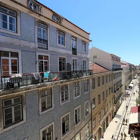 Apartment Chic Urban Retreat At Downtown With Balcony & Views, 5th-floor No Lift