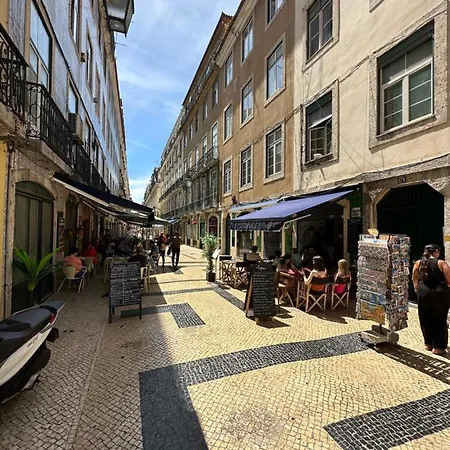 Chic Urban Retreat At Downtown With Balcony & Views, 5th-floor No Lift Apartamento *